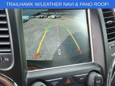 Used 2017 Jeep Grand Cherokee Trailhawk w/ Trailhawk Luxury Group AWD/4WD image 18