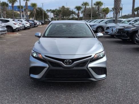 Used 2024 Toyota Camry SE image 3