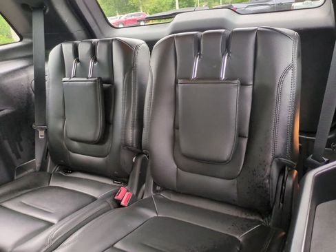 Used 2016 Ford Explorer XLT w/ Equipment Group 202A AWD/4WD image 13