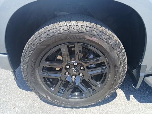 Used 2023 Chevrolet Silverado 1500 RST AWD/4WD image 2
