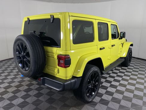 Used 2023 Jeep Wrangler Unlimited Sahara AWD/4WD image 8