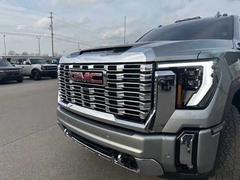 Used 2026 GMC Sierra 2500 Denali image 32