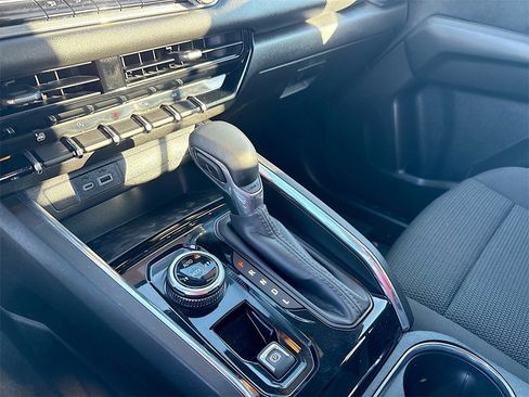 Used 2025 GMC Canyon Elevation image 17