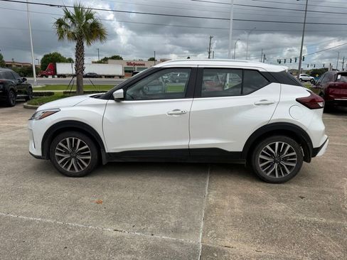 Used 2024 Nissan Kicks SV FWD image 2