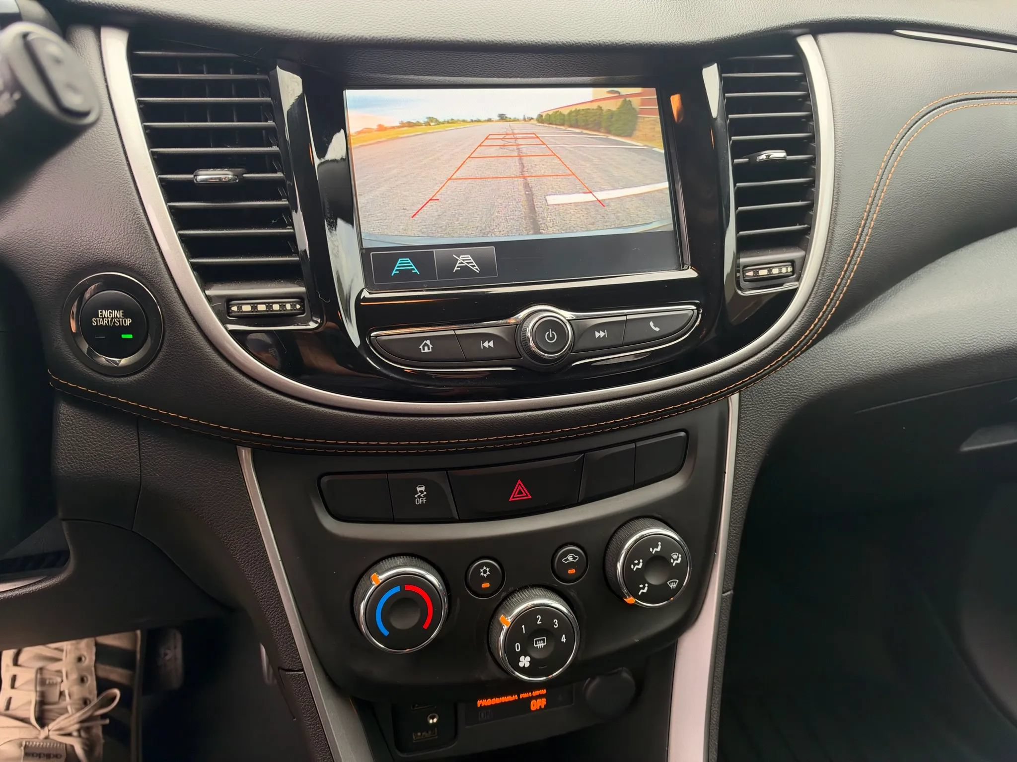 Used 2017 Chevrolet Trax LT w/ LT Convenience Package FWD image 13