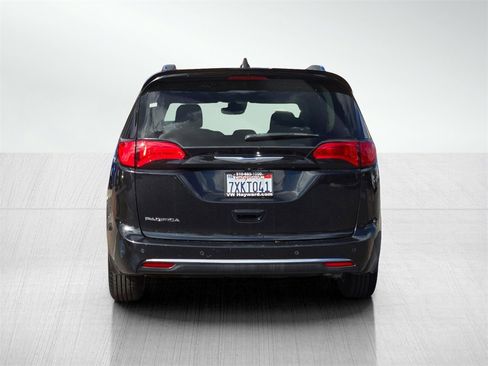 Used 2017 Chrysler Pacifica Touring-L Plus w/ Advanced Safetytec Group image 5