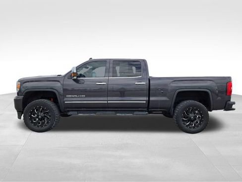 Used 2016 GMC Sierra 2500 Denali w/ Duramax Plus Package AWD/4WD image 10