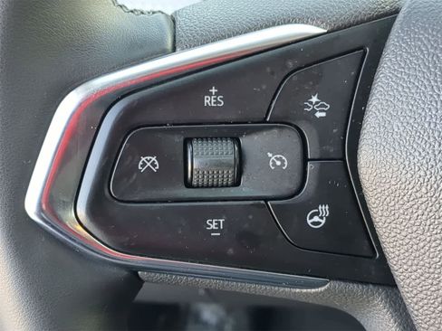 Used 2024 Chevrolet Trax LT w/ LT Convenience Package image 30