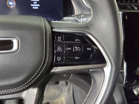 Used 2022 Jeep Grand Cherokee Overland w/ Luxury Tech Group IV image 17