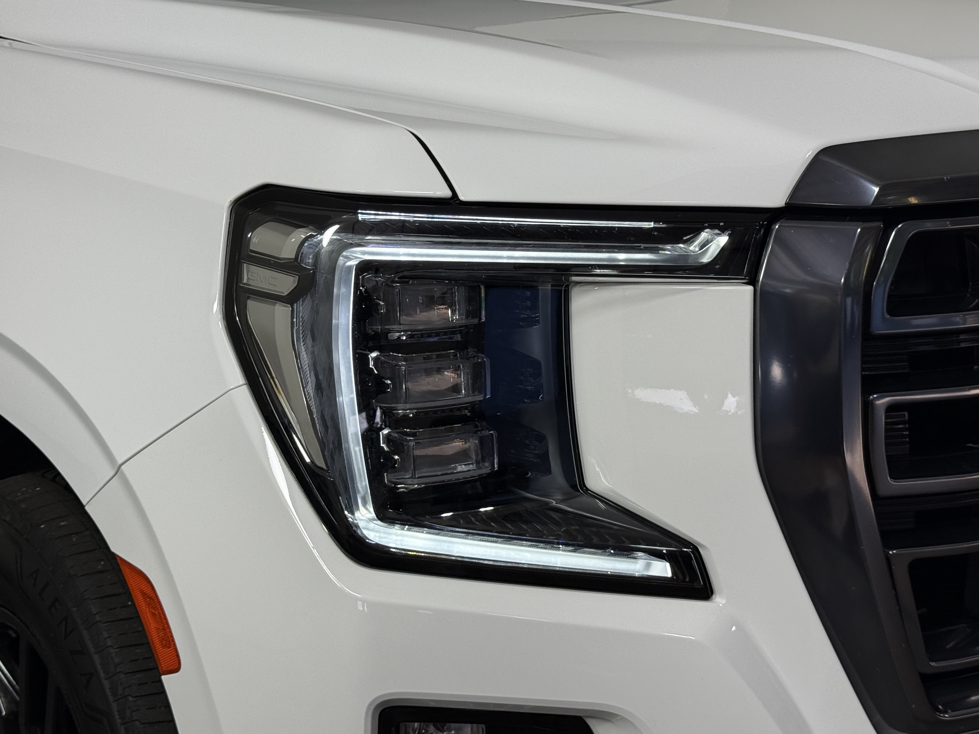 Used 2023 GMC Yukon AT4 w/ AT4 Premium Package AWD/4WD image 7