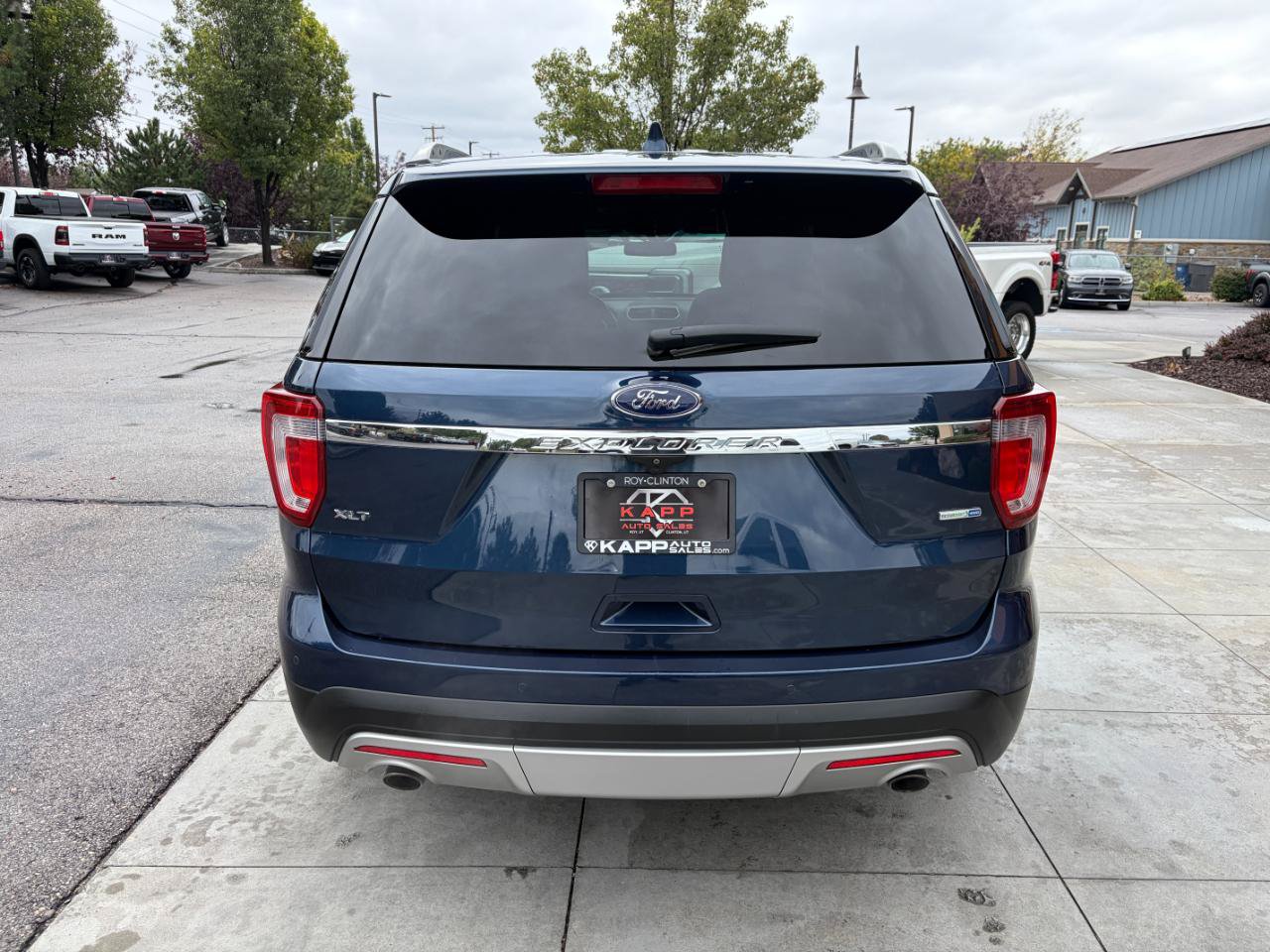 Used 2016 Ford Explorer XLT w/ Equipment Group 202A AWD/4WD image 11