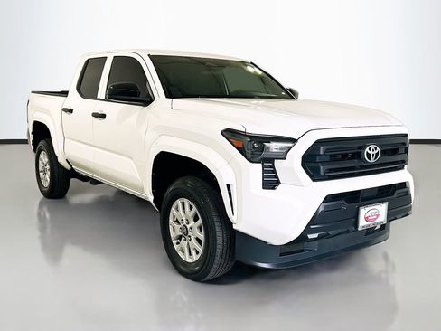 Used 2024 Toyota Tacoma SR image 3