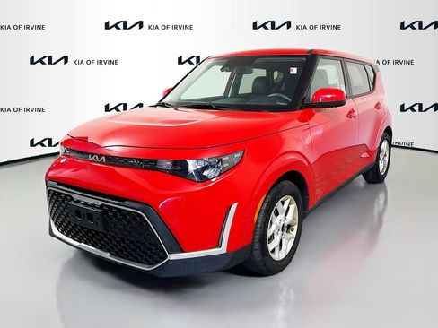 Used 2023 Kia Soul LX w/ LX Technology Package image 3