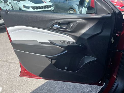 Used 2025 Chevrolet Trax LT image 18