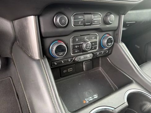 Used 2023 Chevrolet Suburban Premier AWD/4WD image 14