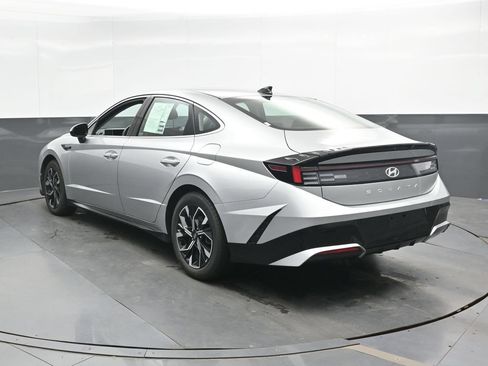 Used 2025 Hyundai Sonata SEL FWD image 9