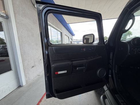 Used 2005 HUMMER H2 w/ Preferred Equipment Group AWD/4WD image 12