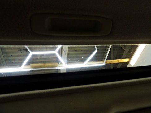Used 2009 Toyota Avalon Limited FWD image 17