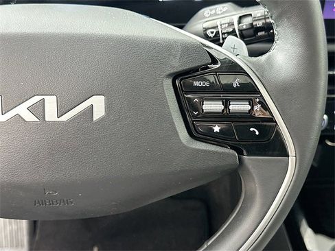 Used 2023 Kia Niro SX image 25