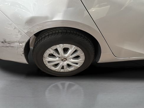 Used 2019 Toyota Prius LE w/ Preferred Accessory Package FWD image 35