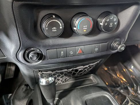 Used 2017 Jeep Wrangler Unlimited Sahara w/ Max Tow Package AWD/4WD image 20