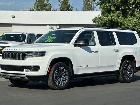 Used 2024 Jeep Wagoneer L Series II RWD image 8