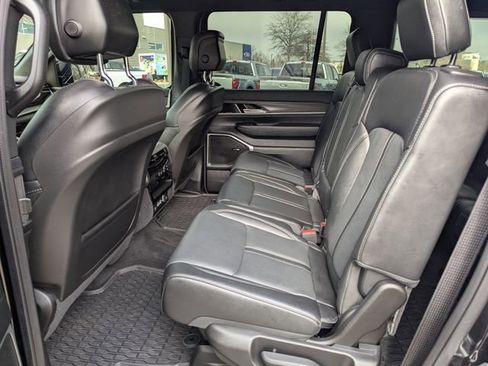 Used 2023 Jeep Wagoneer Series III w/ Preferred Equipment Group image 14