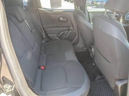 Certified 2022 Jeep Renegade Altitude w/ Convenience Group AWD/4WD image 28