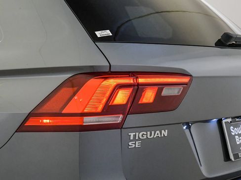 Used 2020 Volkswagen Tiguan SE FWD image 11