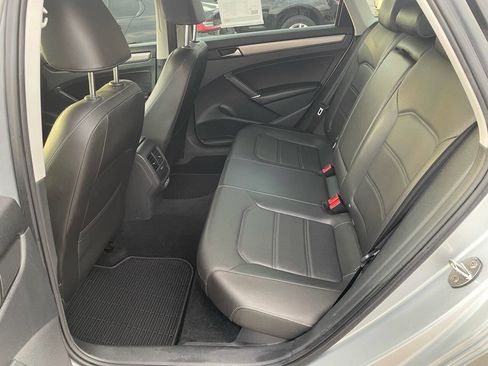 Used 2020 Volkswagen Passat 2.0T SE image 16