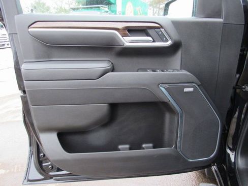 Used 2025 GMC Sierra 1500 Elevation image 11