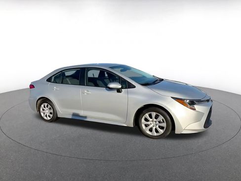 Used 2025 Toyota Corolla LE image 2