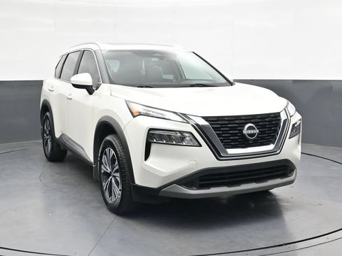 Used 2023 Nissan Rogue SV w/ SV Premium B Package FWD image 2