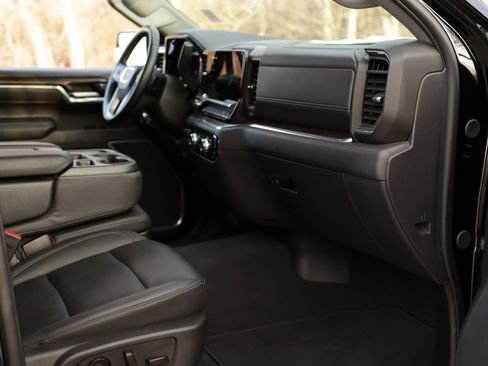 Used 2025 GMC Sierra 1500 SLT image 33
