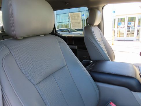 Used 2018 Ford F150 Lariat image 34