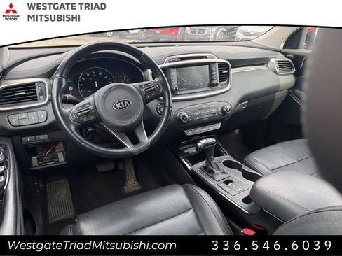 Used 2018 Kia Sorento SX image 11