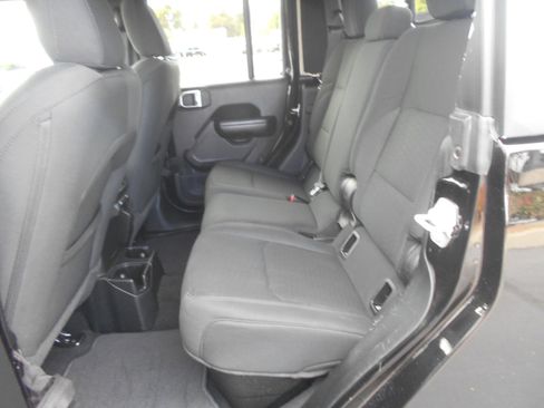 Used 2020 Jeep Gladiator Sport w/ Quick Order Package 24S image 9