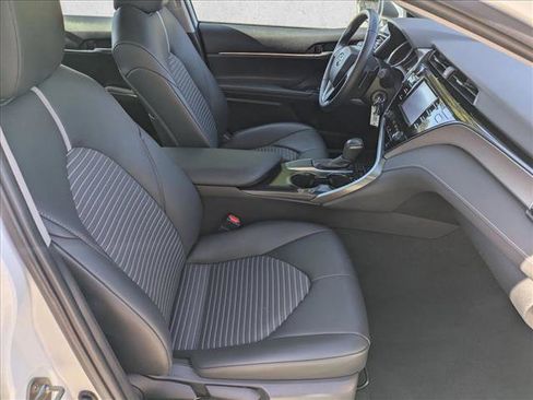 Used 2019 Toyota Camry SE FWD image 19