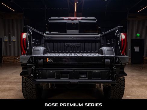 Used 2025 GMC Sierra 2500 Denali Ultimate image 9