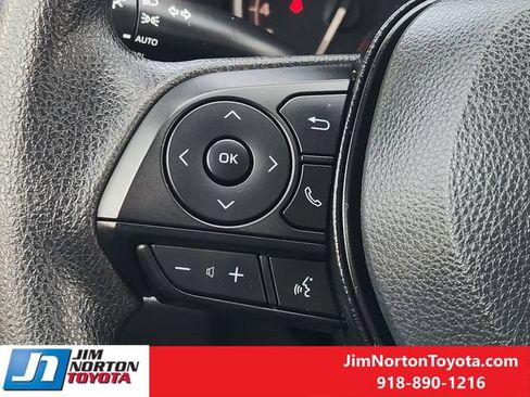Used 2025 Toyota RAV4 XLE AWD/4WD image 27
