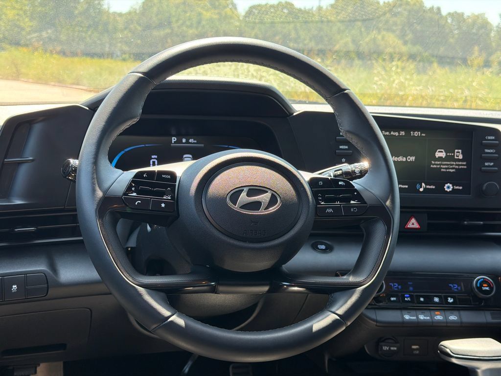 Certified 2025 Hyundai Elantra Sport FWD image 21