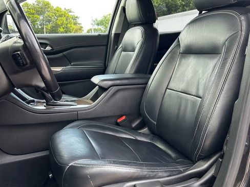 Used 2019 GMC Acadia SLE image 9