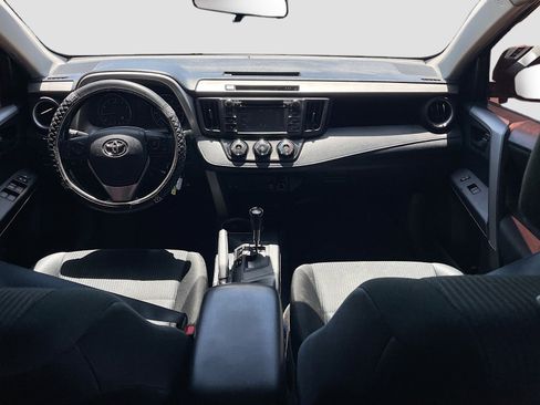 Used 2018 Toyota RAV4 LE FWD image 13