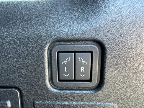 New 2025 GMC Hummer EV 2X w/ LPO, Illumination Package image 11