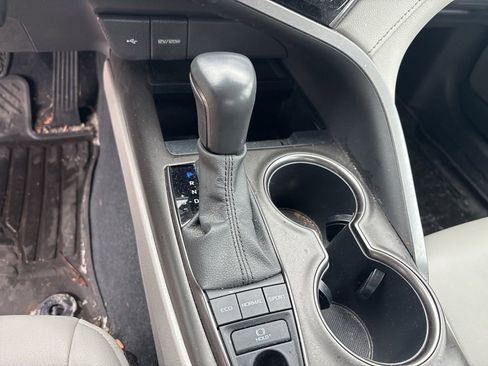 Used 2023 Toyota Camry SE image 18