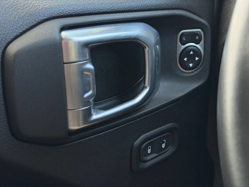Used 2022 Jeep Wrangler Unlimited Rubicon 4xe AWD/4WD image 10