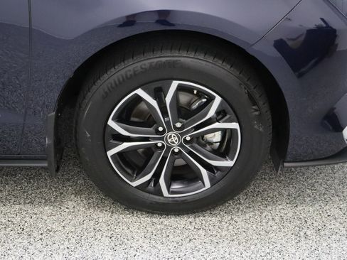 Used 2025 Toyota Sienna Platinum AWD/4WD image 5