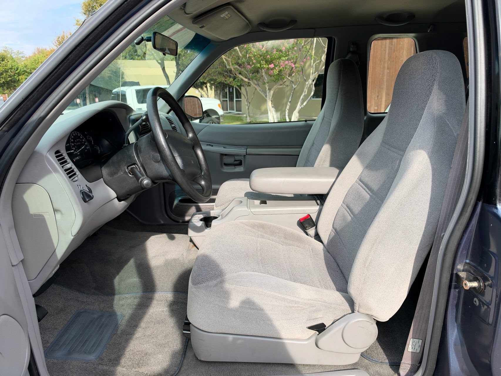 Used 2000 Ford Explorer Sport RWD image 5