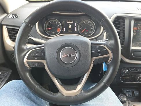 Used 2015 Jeep Cherokee Latitude w/ Cold Weather Group image 38