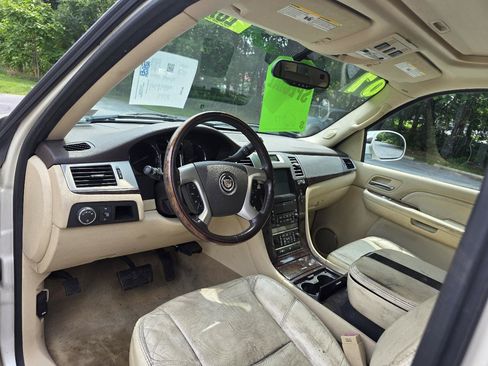 Used 2007 Cadillac Escalade ESV AWD w/ Information Package image 11
